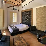 Luxury Chinitas 11 דירה *